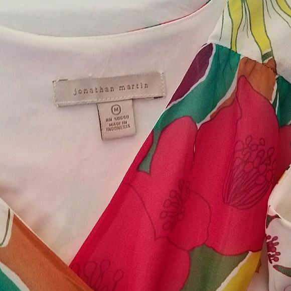 Floral wrap-around sleeveless blouse - Picture 2 of 5